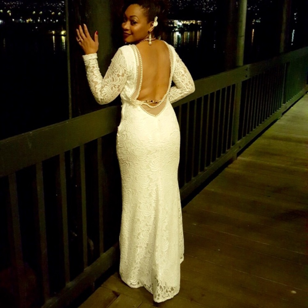 **Host Pick**💖 Gorgeous Lace Dress w/Pearl Detail - Picture 3 of 8